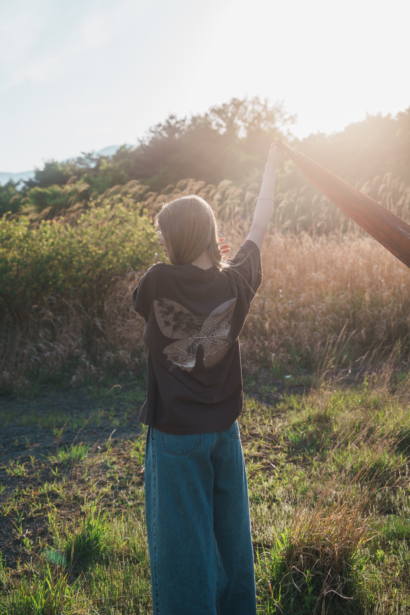 森の蝶 T-shirt（Brown）