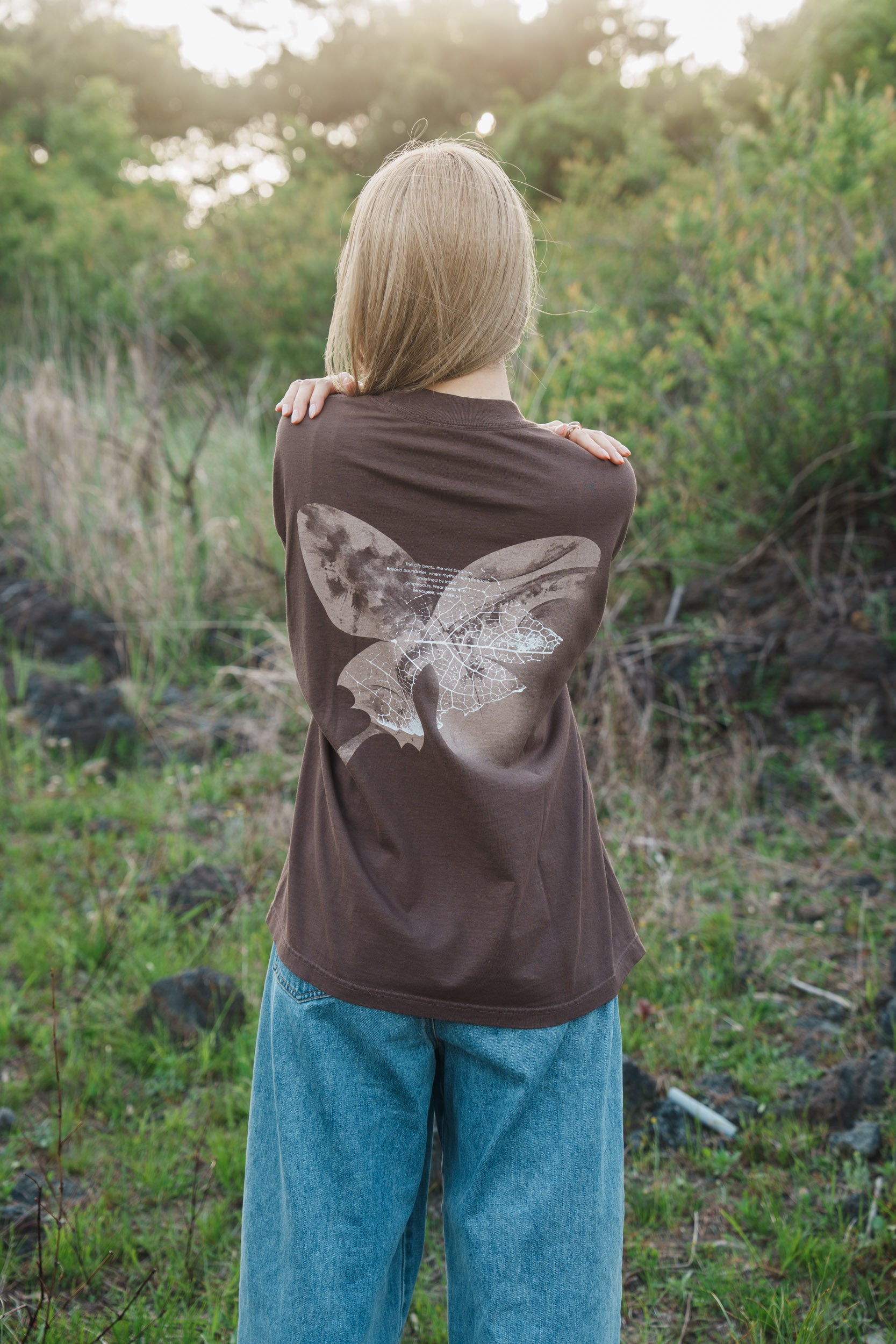 森の蝶 T-shirt（Brown）