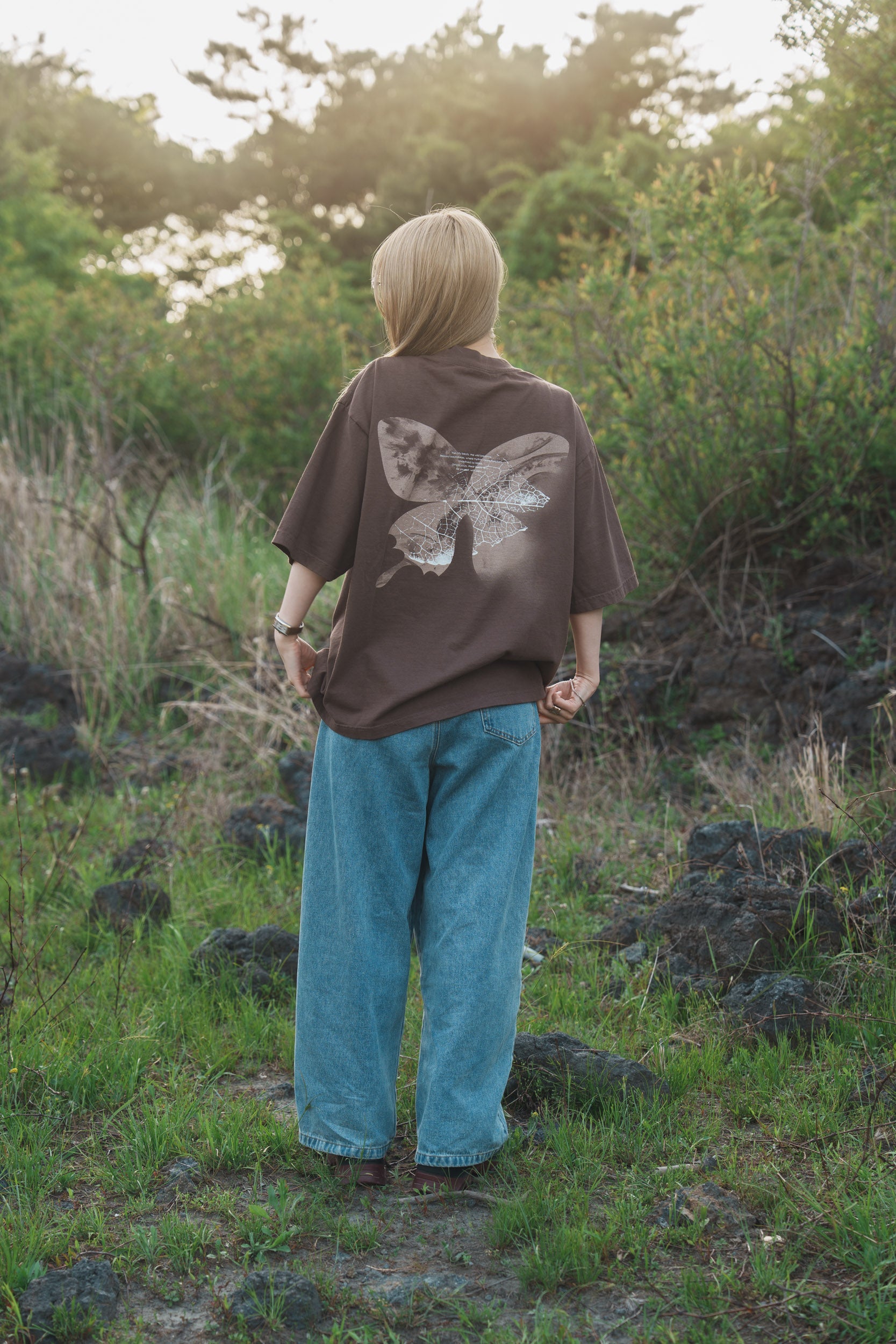 森の蝶 T-shirt（Brown）
