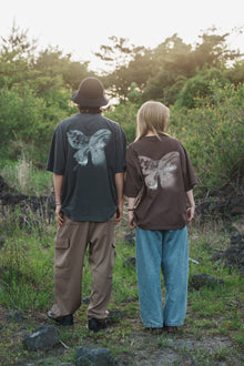 森の蝶 T-shirt（Brown）