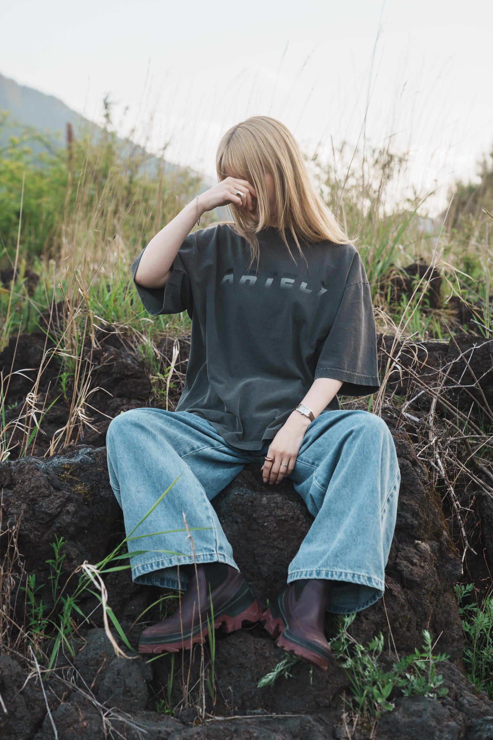 森の蝶 T-shirt（Gray）