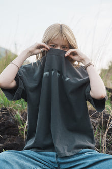 森の蝶 T-shirt（Gray）
