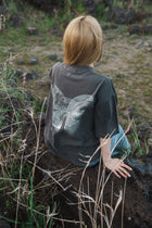 森の蝶 T-shirt（Gray）