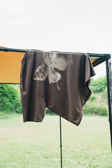 森の蝶 T-shirt（Brown）